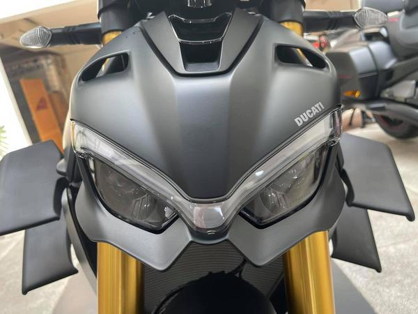 Ducati Streetfighter V4 S 2021 phiên bản màu đen xuất hiện tại Việt Nam
