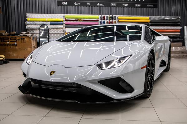 Cận cảnh Lamborghini Huracan EVO RWD tại TP.HCM