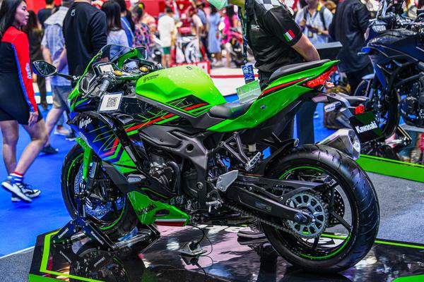 Ngắm mẫu sportbike Kawasaki ZX-4R 400 phân khối phân khúc nhập môn giá 220 triệu