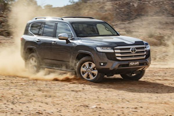 Toyota Land Cruiser sắp có hệ thống truyền động dùng khí hydro ?