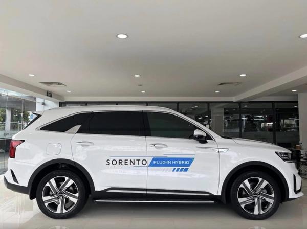 Kia Sorento Hybrid ra mắt giá bán chênh 500 triệu so với bản xăng