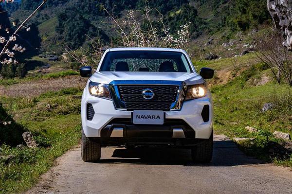 Cập nhật giá Nissan tháng 2/2023 : Tặng 100% phí trước bạ