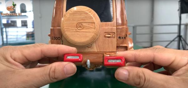Mercedes-Benz G 500 bằng gỗ của thợ Việt khiến cả thế giới trầm trồ