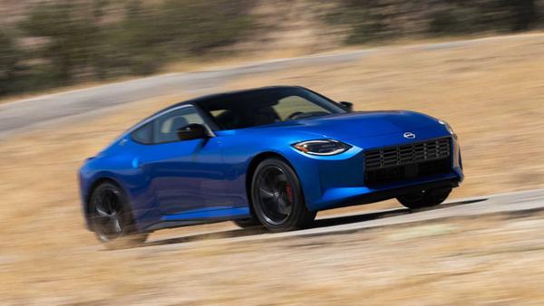 Nissan Z 2022 công bố giá bán đầy cạnh tranh với Toyota GR Supra