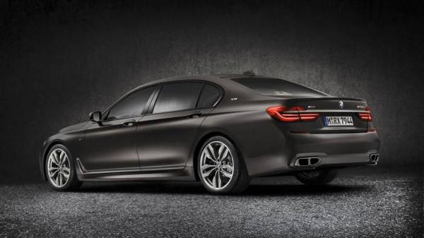 BMW M760i xDrive phiên bản "chào tạm biệt" động cơ V12