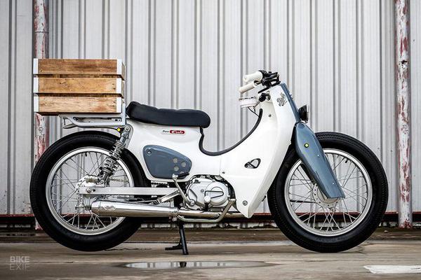 Honda Super Cub với bản độ độc đáo, lấy cảm hứng từ xe van giao hàng