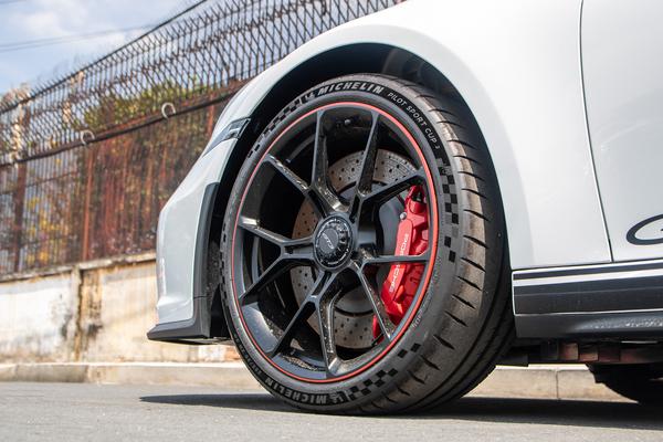 Ngắm Porsche 911 GT3 với màu sơn trắng độc nhất tại Việt Nam