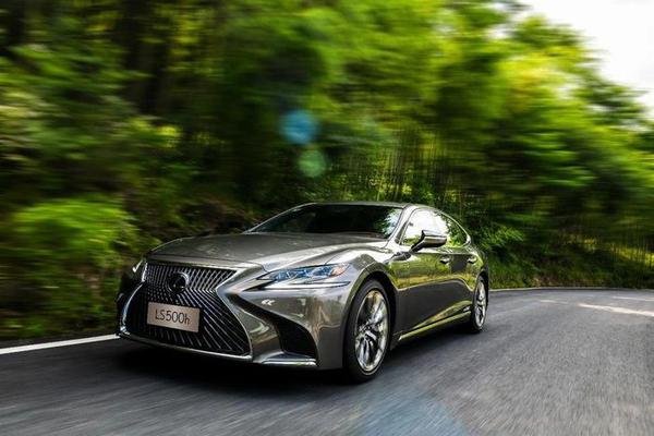 Lexus Việt Nam tăng giá hàng loạt xe sang, cao nhất 160 triệu đồng