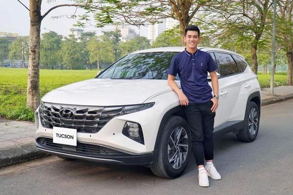 Bóc giá Hyundai Tucson 2022 vừa mới sắm của Cầu thủ Tiến Linh U23