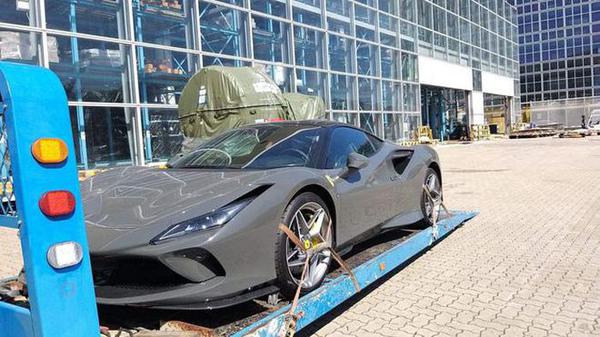 Ferrari F8 Tributo với màu sơn độc nhất chuẩn bị cập bến Việt Nam