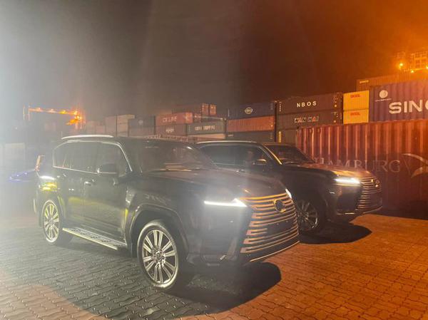 Bộ đôi Lexus LX 600 bản 4 chỗ nhập tư về Việt Nam, giá từ 13 tỷ đồng