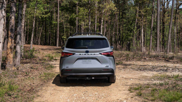 Toyota Sienna 2022 phiên bản Woodland với màu sơn ngoại thất độc quyền