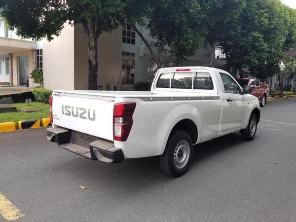 Xe bán tải Isuzu D-Max phiên bản giá rẻ nhận cọc tại Việt Nam