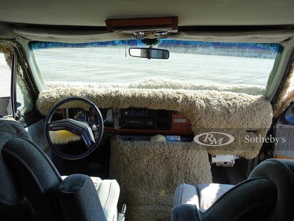 Xe van Ford Econoline phiên bản “Mutt Cutts” hình chú chó cực độc đáo