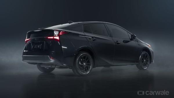 Toyota Prius Nightshade với ngoại hình màu đen bóng đêm