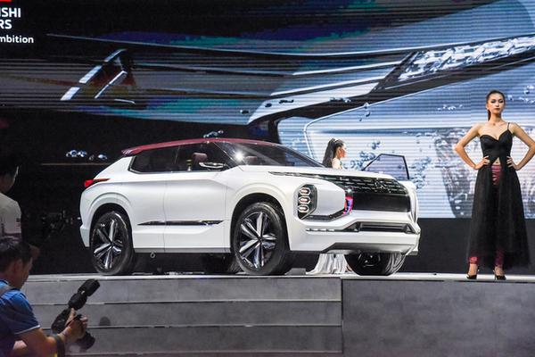 Mitsubishi ra mắt SUV cỡ nhỏ hoàn toàn mới, Toyota đem 'bom tấn' bZ4X tới Việt Nam