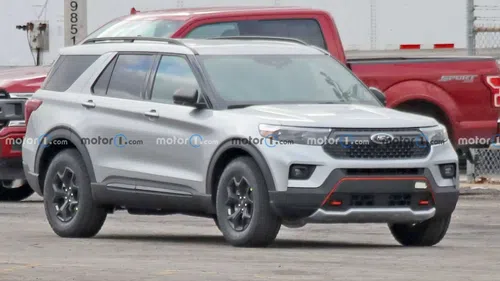 Lộ hình ảnh Ford Explorer Timberline 2022 chạy thử nghiệm trên đường phố