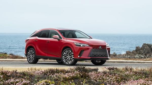 Cập nhật bảng giá xe Lexus tháng 7/2023
