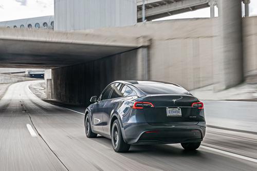 Tesla giảm giá phiên bản Tiêu chuẩn cho hai mẫu xe Model 3, Model Y nhằm tăng tính cạnh tranh