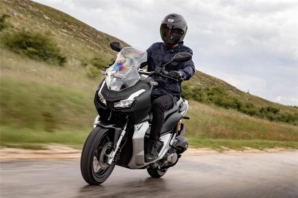 Honda ADV 150 2022 sẽ có giá bán lên đến 100 triệu đồng