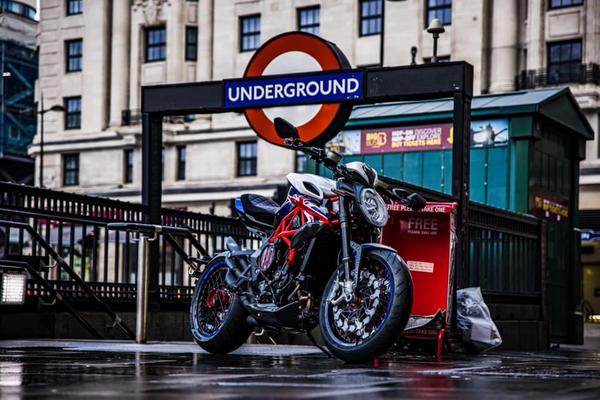 Phiên bản đặc biệt MV Agusta Dragster London Special chính thức được ra mắt
