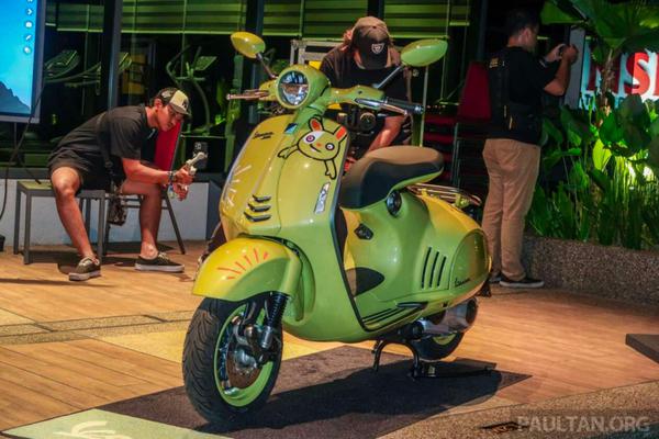 Ngắm Vespa 946 bản giới hạn 10 Anniversario 2023 giá 500 triệu