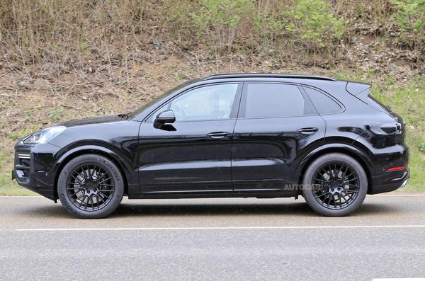 Porsche Cayenne 2022 mới với ngoại hình lột xác mạnh mẽ