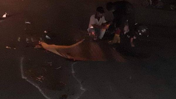 Xe máy va chạm với xe tải, người phụ nữ bị cán tử vong tại Vĩnh Long