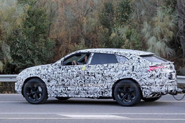 Lamborghini Urus Plug-in Hybrid lộ diện, dự kiến ra mắt trong năm sau