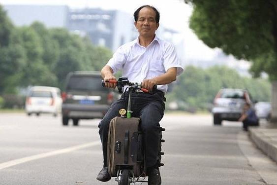 Vali điện xuất hiện trên phố Nhật Bản và bị xử phạt