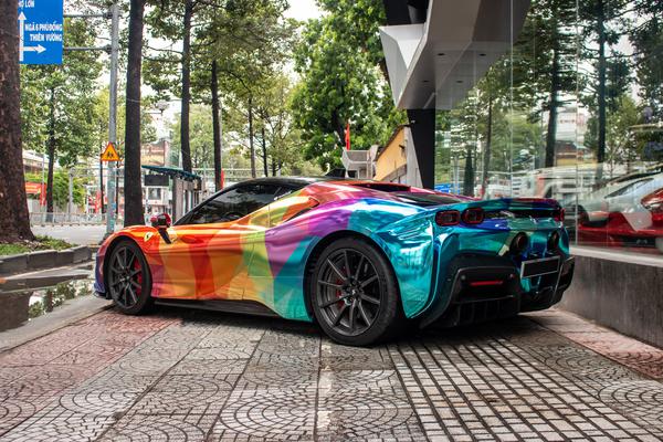 Ngắm Ferrari SF90 Stradale với ngoại thất phong cách Chromology tại TP.HCM