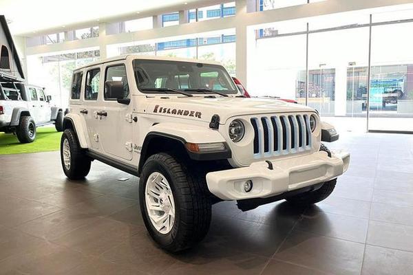 Jeep Wrangler Islander chính hãng đầu tiên về Việt Nam với giá hơn 3,3 tỷ đồng