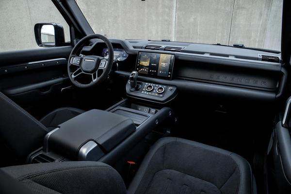 Land Rover Defender mang về doanh số khủng, "tái sinh" thương hiệu Anh Quốc