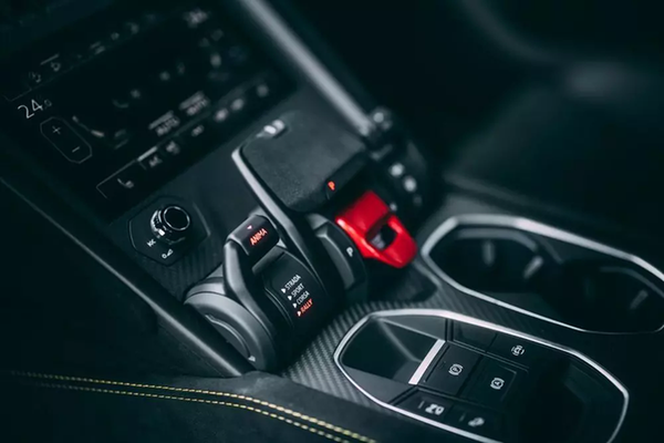 Chiêm ngưỡng siêu SUV Lamborghini Urus Performante giá "biệt thự" tại Hà Nội