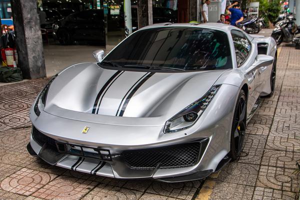 Ngắm Ferrari 488 Pista Spider của "Vua cà phê" Đặng Lê Nguyên Vũ