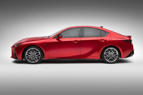 Lexus "chơi lớn", trang bị cho IS 500 F Sport Performance 2021 động cơ V8 mạnh mẽ