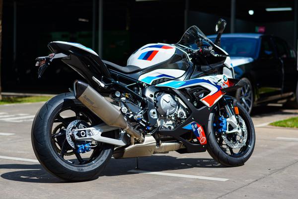 Cận cảnh siêu mô tô BMW M 1000 RR tại Việt Nam