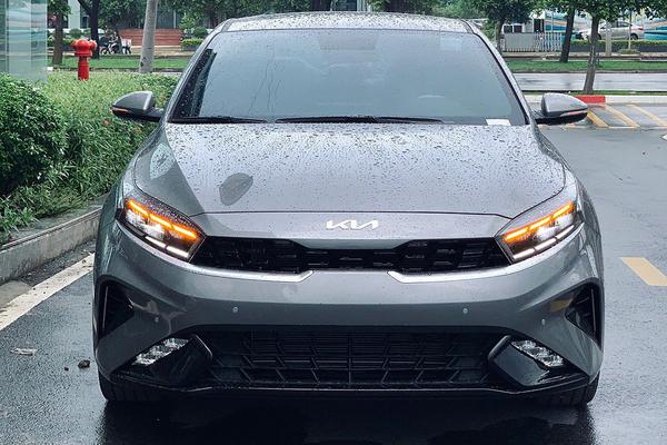 Kia K3 2022 đã có đủ màu tại đại lý Việt,được đánh giá là hàng "hot" trong phân khúc hạng C