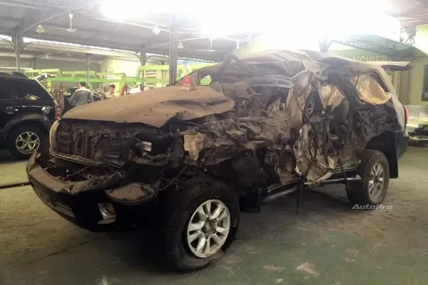 Toyota Land Cruiser nát tươm được "hồi sinh" với chi phí 1 tỷ đồng