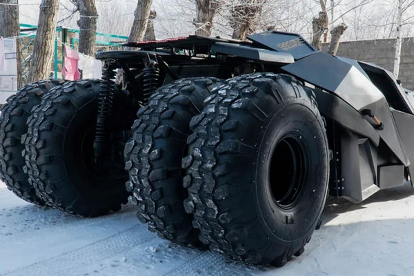 “Xe Dơi” Tumbler của Batman rao bán với giá khủng, dùng động cơ V8