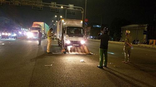 Bị cuốn vào gầm xe tải, người đàn ông tử vong tại chỗ