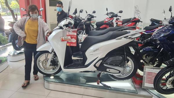 Giá bán của mẫu xe Honda SH 2019 bất ngờ tăng mạnh trở lại