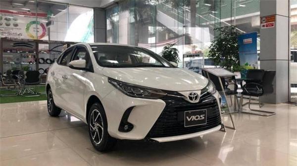Toyota Vios giảm giá 25 triệu đồng tại đại lý, tạo sức ép lên các đối thủ