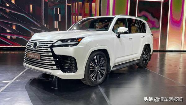 Cận cảnh Lexus LX 2022 phiên bản trang bị động cơ diesel