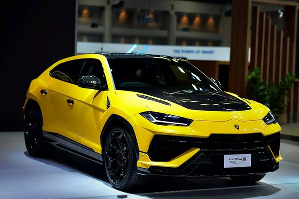 Chiêm ngưỡng siêu SUV Lamborghini Urus Performante giá "biệt thự" tại Hà Nội