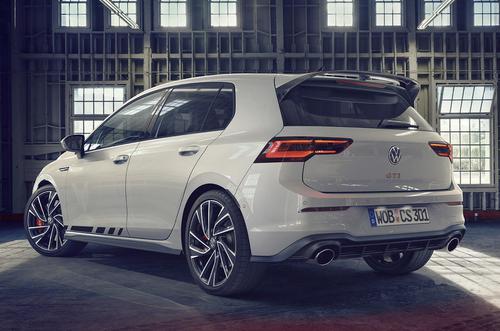 Volkswagen Golf GTI Clubsport với khả năng vận hành mạnh mẽ và chế độ lái Nürburgring đặc biệt