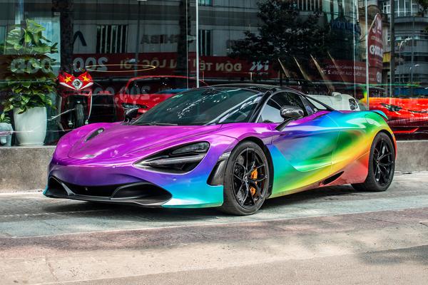 Chiêm ngưỡng McLaren 720S Spider màu độc tại TP.HCM