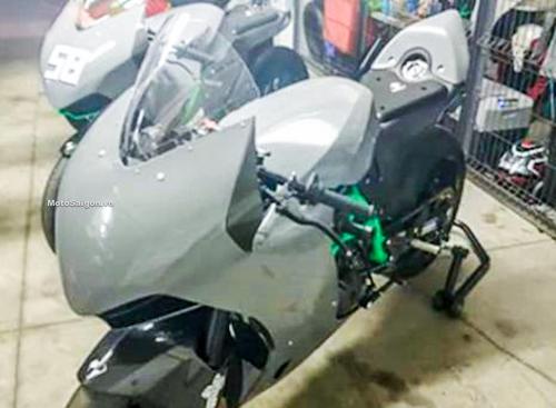 KTM RC890 đang được thương hiệu chạy thử nghiệm trong đường đua
