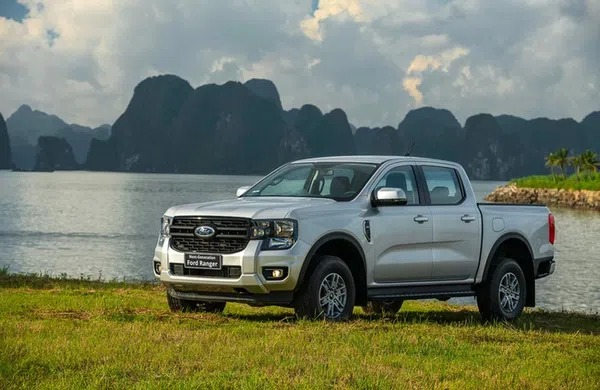 Ford giảm giá đồng loạt Ranger, Explorer, Everest
