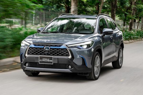 Toyota tại Mỹ tung hình ảnh taser cho mẫu xe mới, nghi vấn là Corolla Cross
